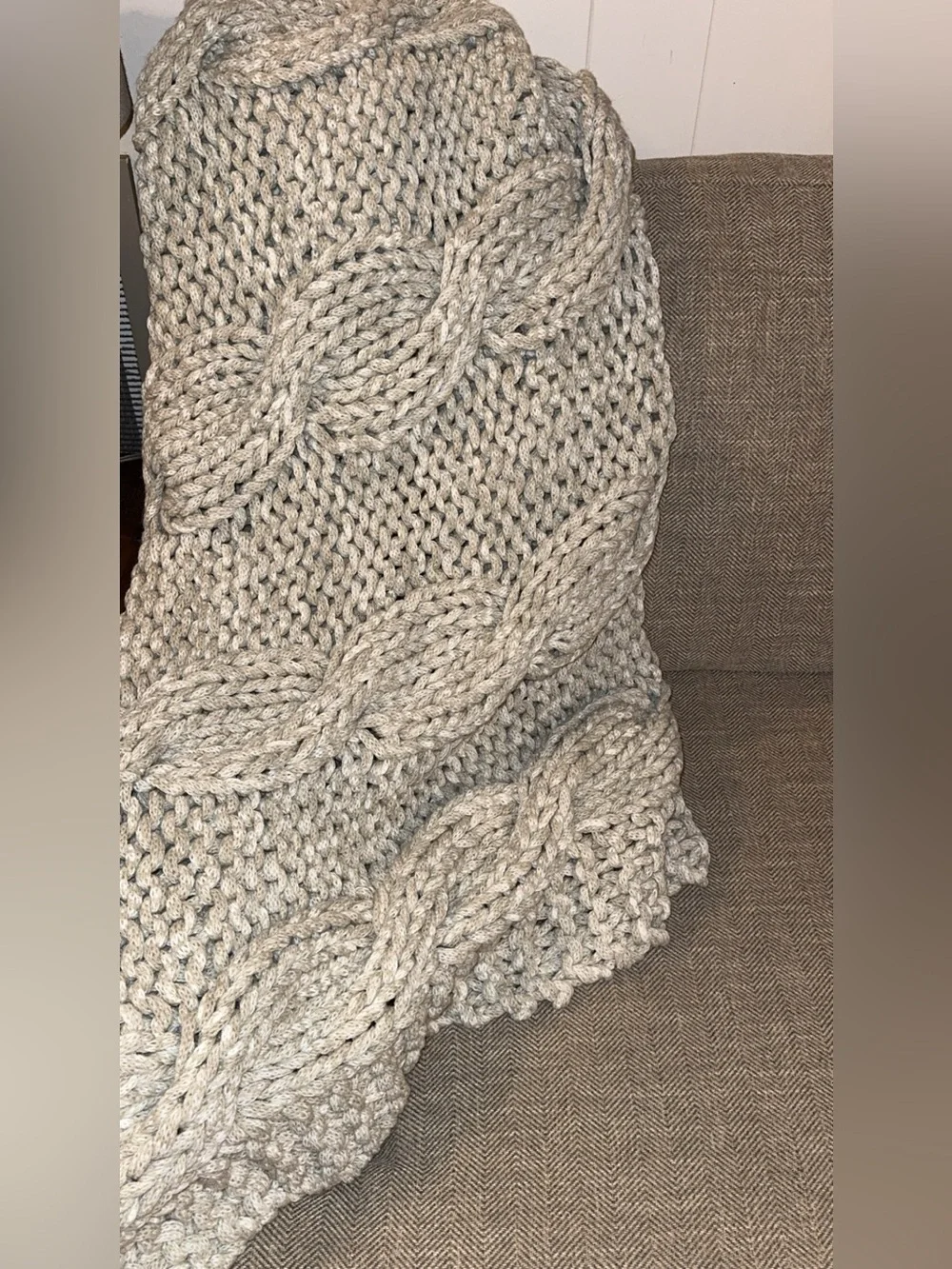 Pottery Barn Elegant Throw/Blanket 100% Acrylic Handknitted Colossal 44x56 in